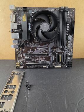 Gigabyte B550M DS3H AC AMD AM4 microATX Motherboard Wifi